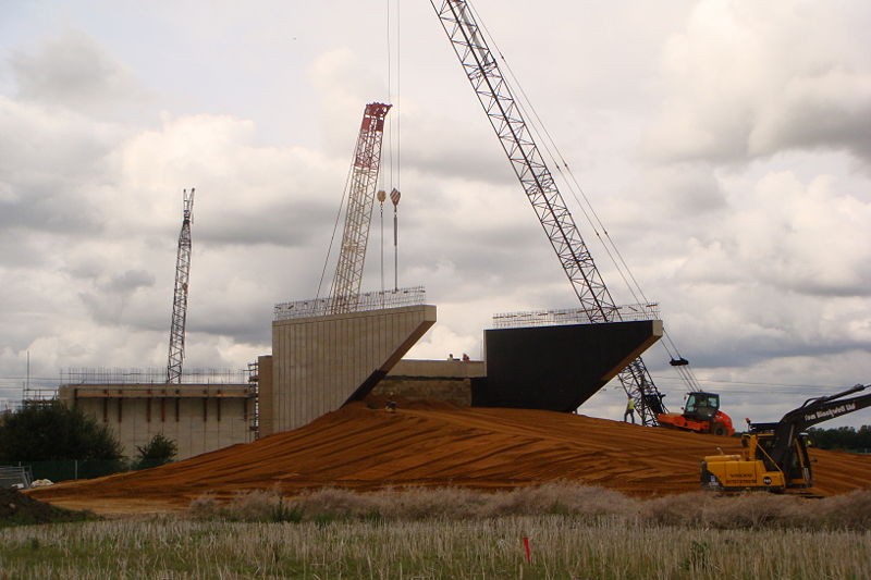 800px-Cambridge_Guided_Busway_south_rail_bridge_construction