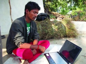 लैपटाप के साथै छग्गू