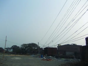 ख़राब अउर जर्जर हैं बिजली के तारें
