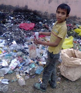 कबाड़ बीनत कमल