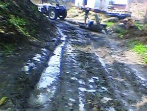 गांव के भीतर का रास्ता