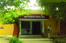 फतेहगंज थाना मा बाउन्ड्री के मांग